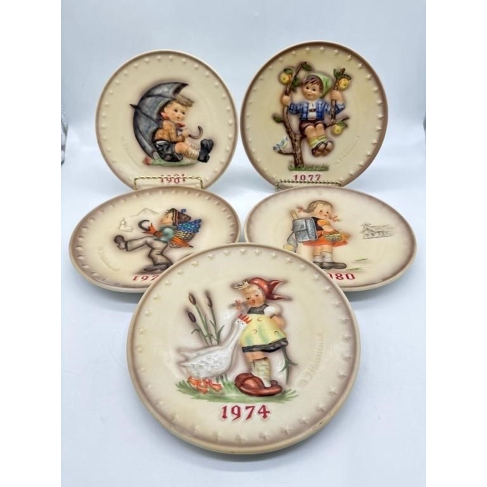 M.J. Hummel Plates Set of 6 Vintage Plates